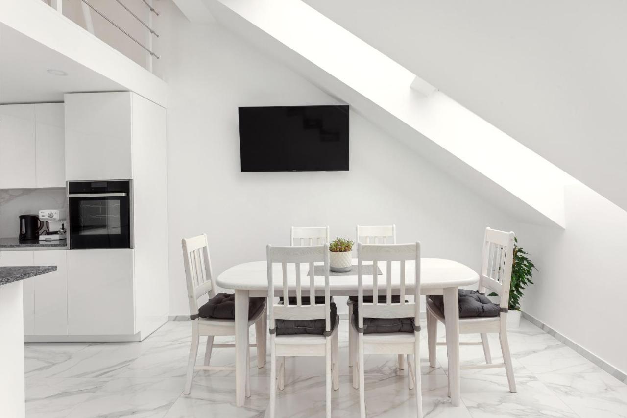 Luxurious Kaunas Basilica Apartment In Old Town By Urban Rent Exterior foto