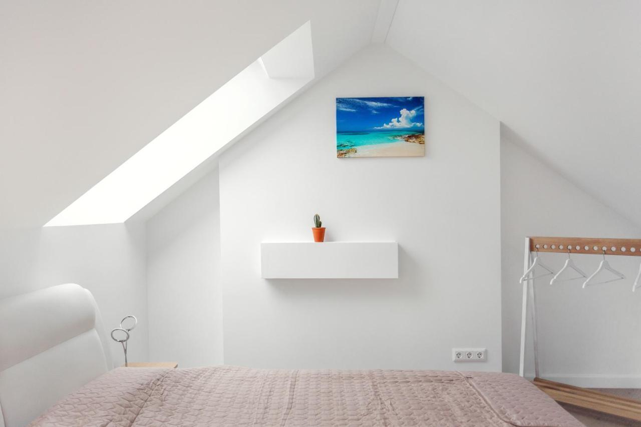 Luxurious Kaunas Basilica Apartment In Old Town By Urban Rent Exterior foto